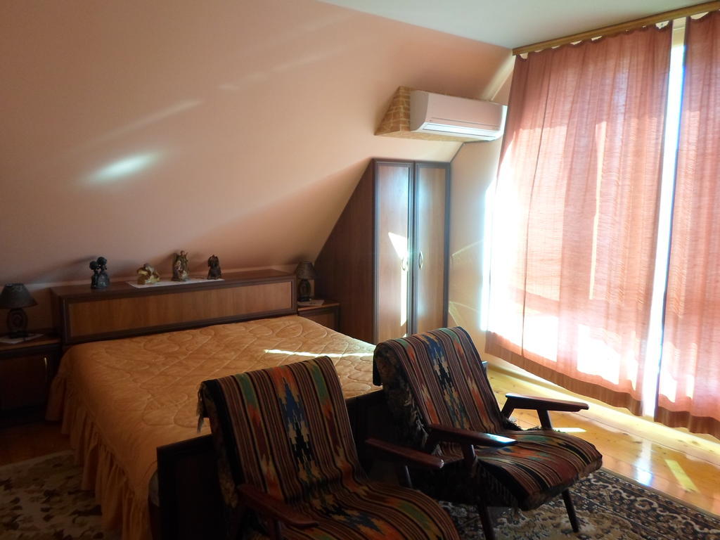 Grono Isabelly Hotel Uzhhorod Room photo